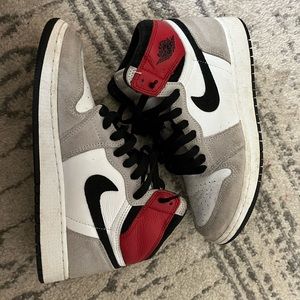 AIR JORDAN 1 RETRO HIGH OG YOUTH “SMOKE GREY”
